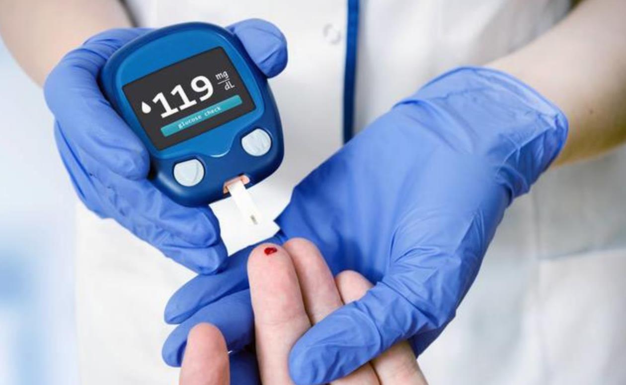 对于65岁以下的糖尿病患者,控制血糖的目标,在保证不发生低血糖的前提