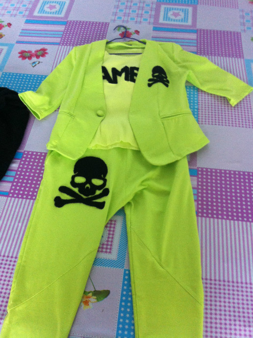 绿色衣服裤子配什么裤子