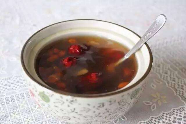 2,山楂黑木耳红糖汤怎么烤熟芝麻图片