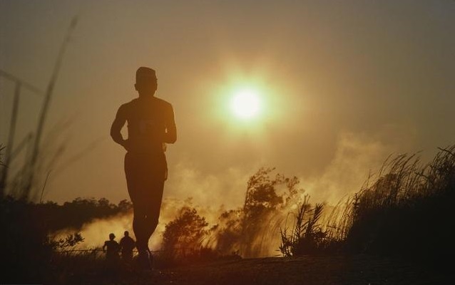 40岁男人每天坚持晨跑四公里,对身体好还是不好?医学专家这么