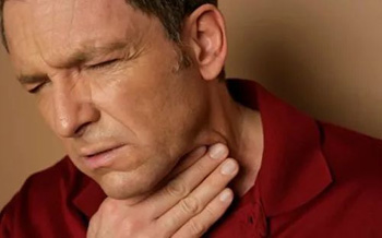 6,颈部肿块:约1/3的病人因颈部肿块为主诉而来诊,通常在上颈或中颈部