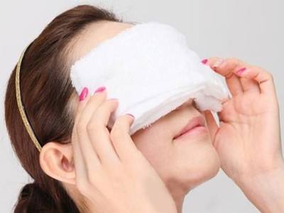 热敷可以帮助血液循环,有助于双眼皮手术快速消肿.