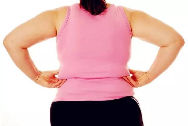 1,局部性脂肪堆积:这种情况多系遗传或内分泌失调所造成,尽管体重正常