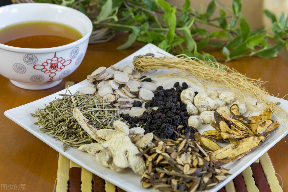 临床中常用中药,主要有马兜铃,关木通,广防己,细辛,青木香,益母草等.