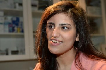 面畸形,比较准确的名称应该为半侧颜面短小畸形(英文通称为hemifacial