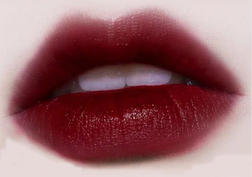 也不是粉粉嫩嫩的粉红不是正正经经的大红有一种"红"在口红界特别流行