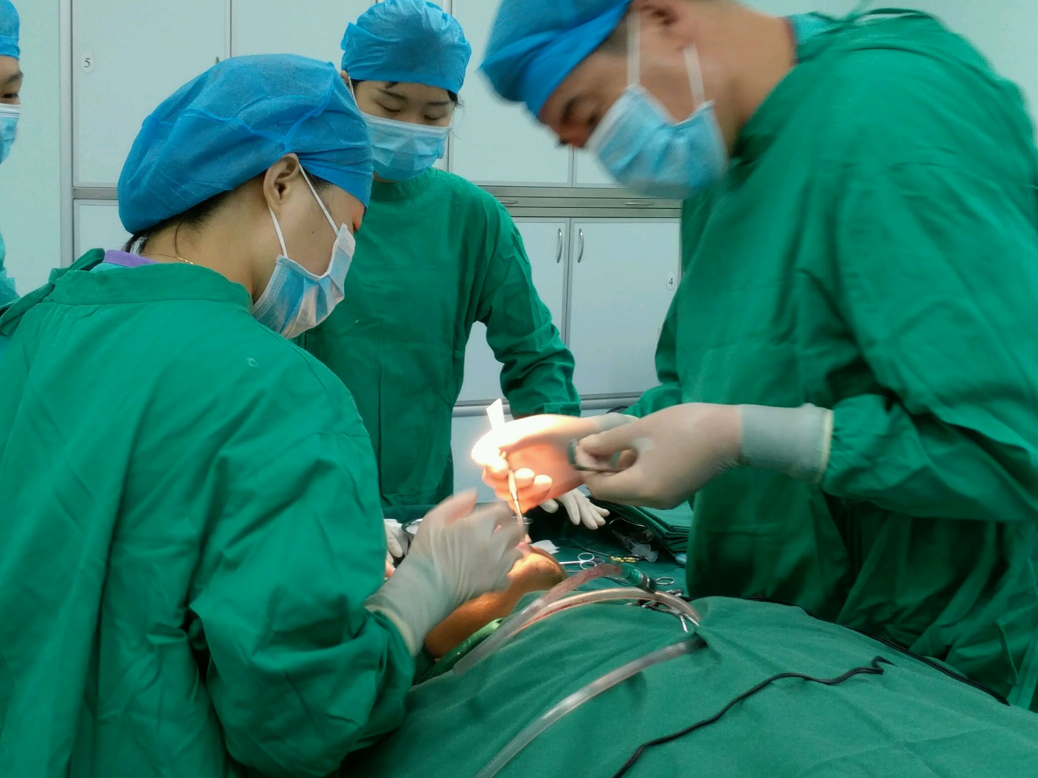 一台隆颏修复手术