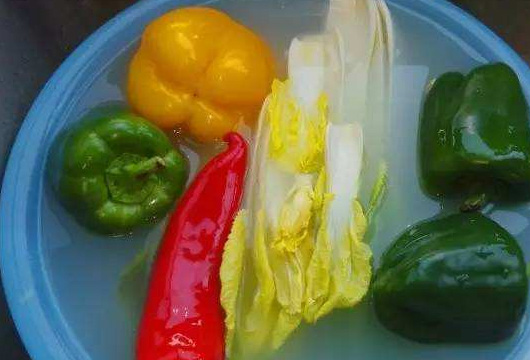 蔬菜浸泡时间越久越干净吗?浸泡过久可能更脏