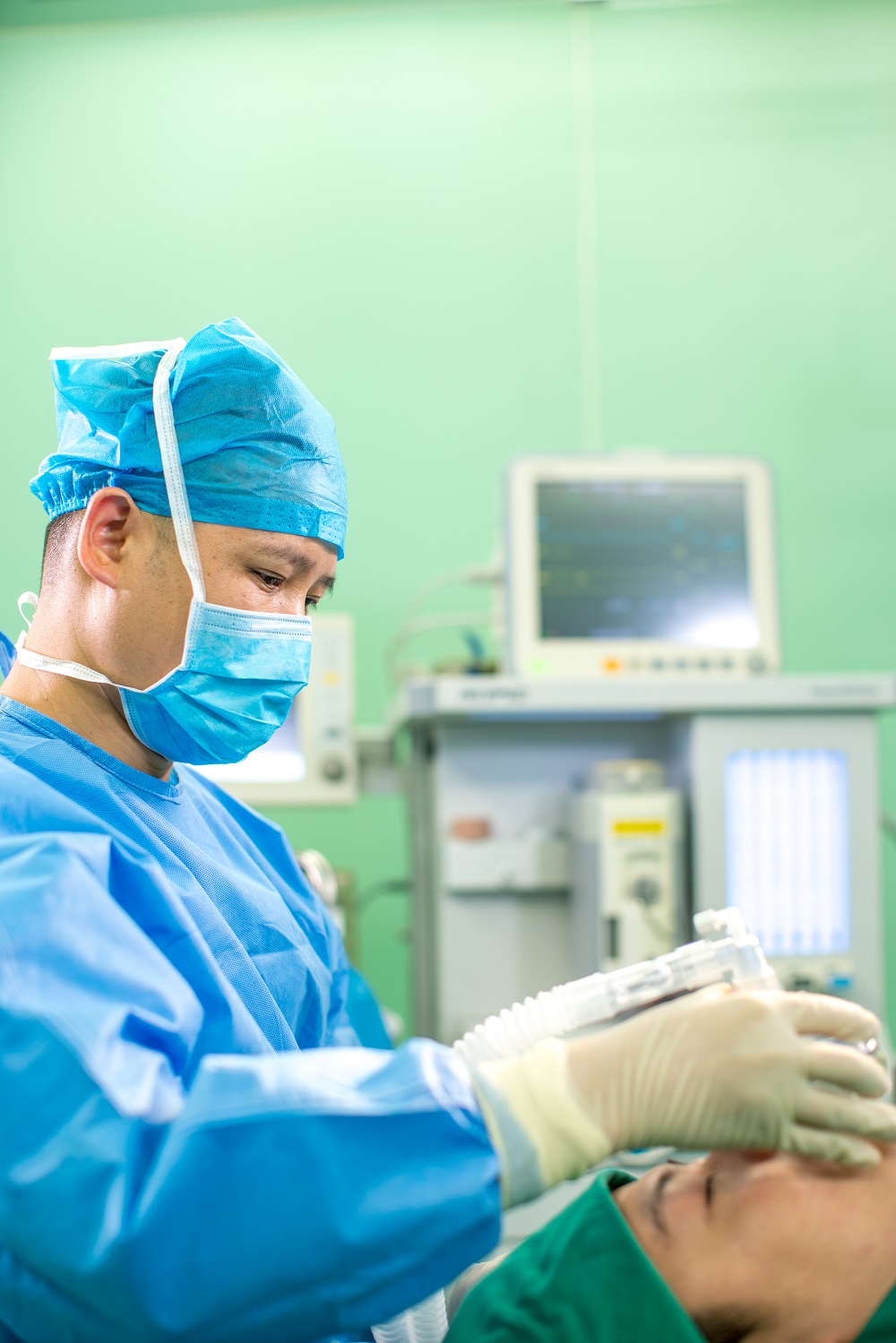 也就是说如果我们专业的麻醉医生说这位客人不能手术,那这个手术我们