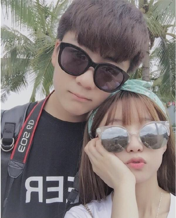 左面是雷一萌,右面是被打的李可爱,好乱.