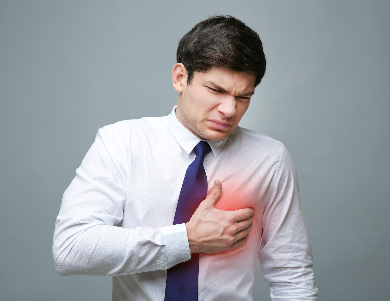 著名演员程思寒因心梗去世,年仅57岁,心脏不好常常有四个信号