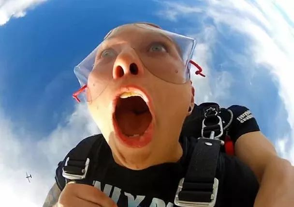 女子跳伞把假牙喷飞?朋友,也许你该做个种植牙