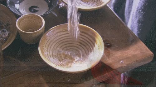 然而, 古代盐铁专供,可以说是贵比黄金的硬通货,贵的要死,只有李必