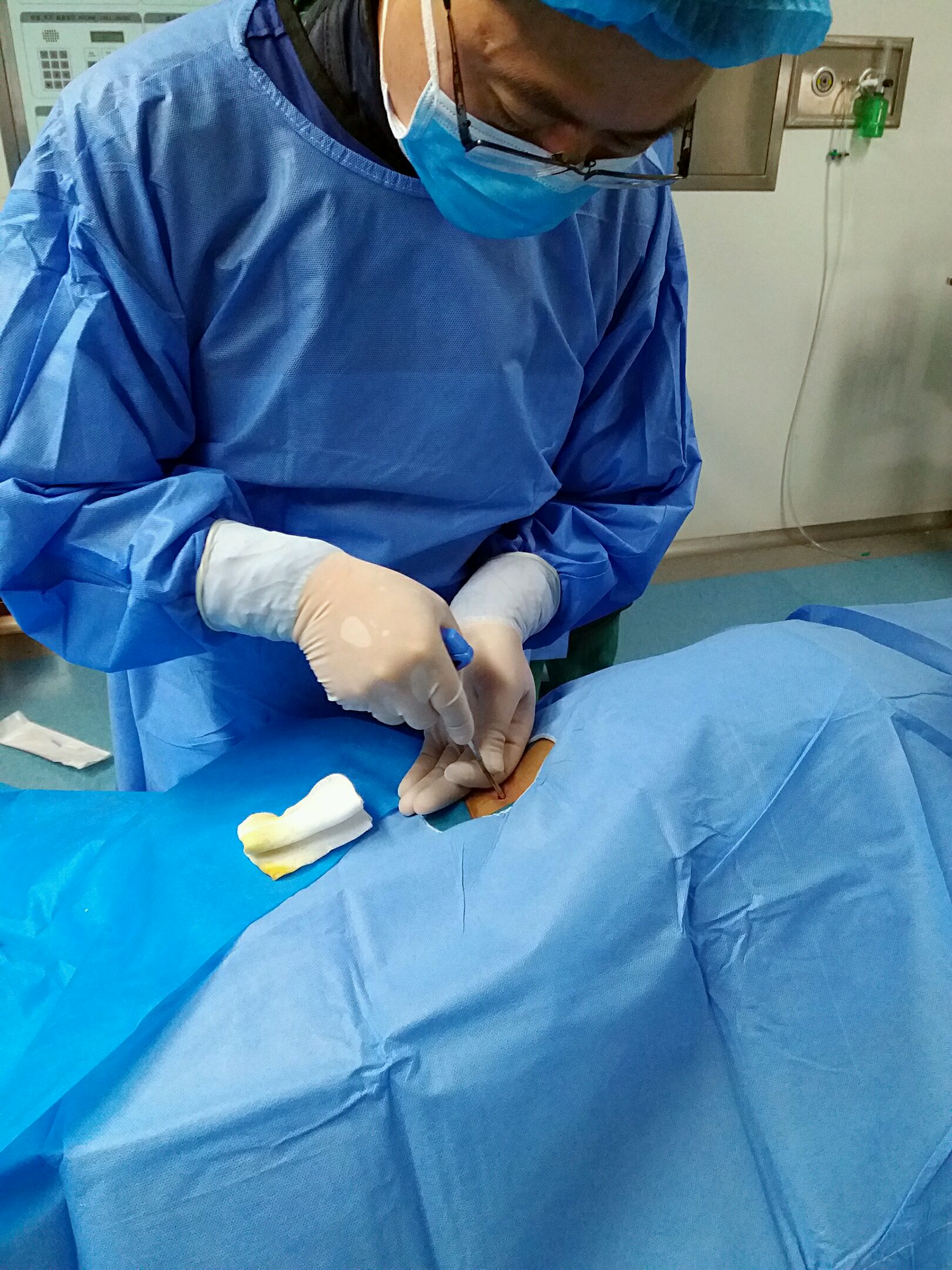 利用介入的技术,将骨水泥注入到病变部位,疗效非常良好,绝大多数患者