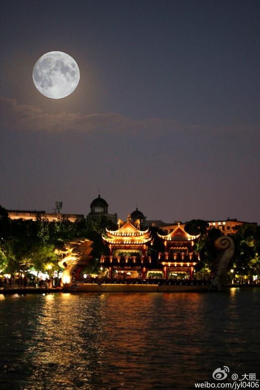 去年在西湖欣赏到了不一样的月亮,不知道今年哪里赏月比较好呢?