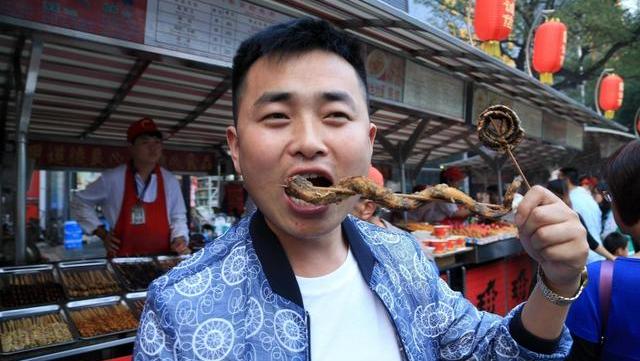 最不靠谱的是吃猪腰子,羊腰子等用来补*肾,吃牛鞭,狗鞭等能壮*阳.