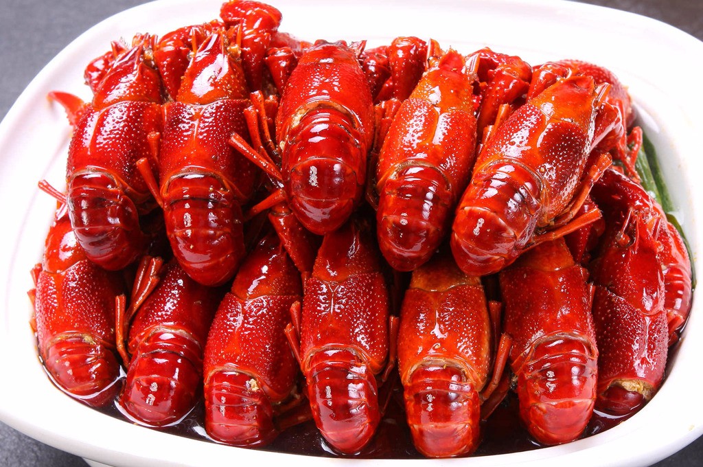 小龙虾身上三个部位一定不能吃,吃小龙虾的三个细节最好了解一下