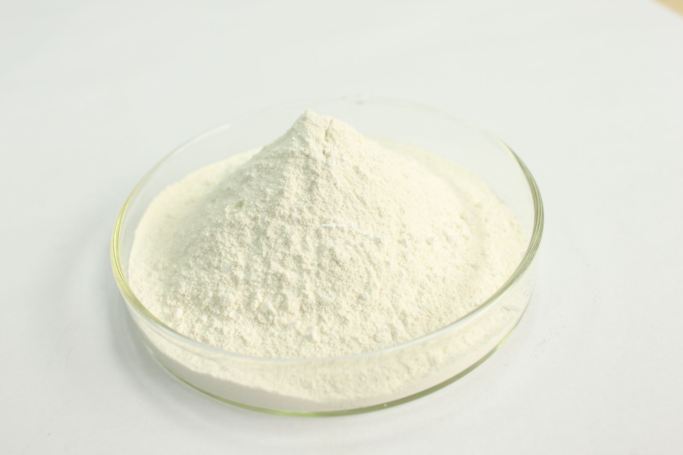 那就是因为里面添加了二氧化钛——又名ci 77891,主要用作于物理防晒