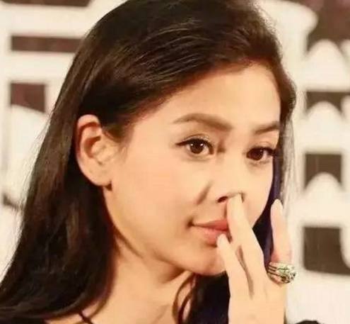 能做"猪鼻子"的女明星都是纯天然?未必!