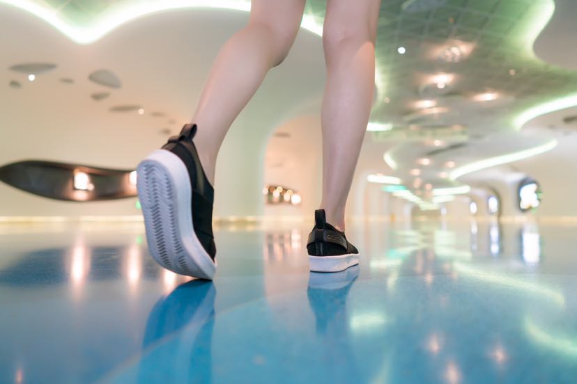 所谓长短腿,其实不是长短腿,一般是骨盆侧倾引起,如果提着重物走路