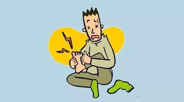 例如足癣会导致明显的瘙痒,患者常常忍不住想抱住脚丫子一阵抠,抠完脚