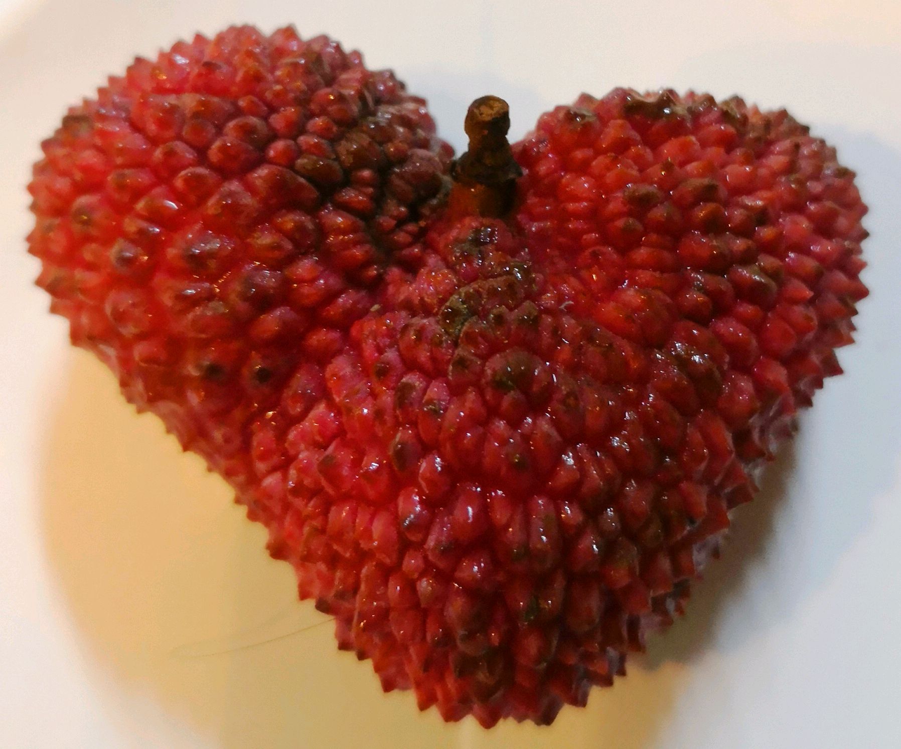 难得一见的心形荔枝祝天下有情人开心快乐