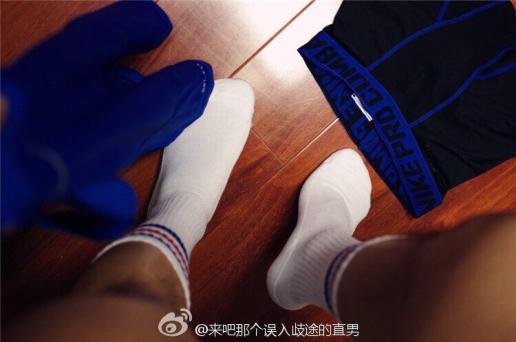 要买袜子,有没有好看而且穿起来舒服的棉袜,黑袜白袜不限,求推荐[太