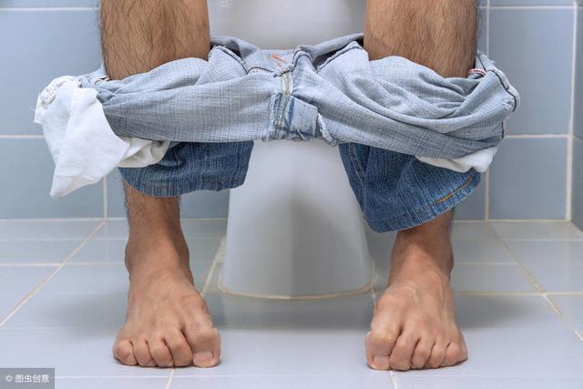 如果尿液颜色偏黄,则和饮水量,饮食习惯等有关.