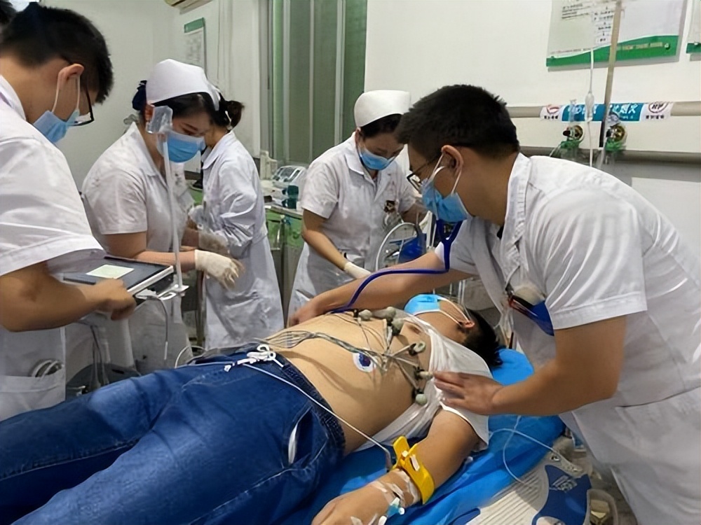 连续抢救3位心梗患者年龄一个比一个小医生找到了5个原因