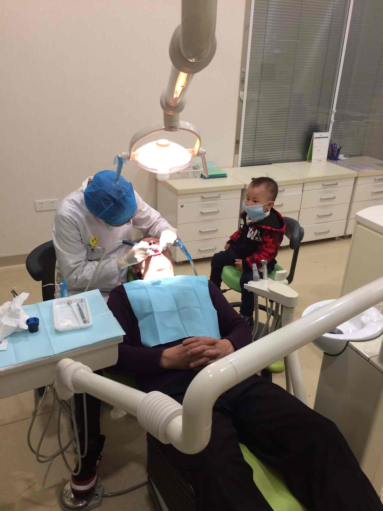 陈医生的小助手告诉你们:要定期洗牙!维护口腔健康