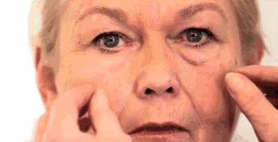 我们的皮肤就会变得干燥, 还会引起很多老化问题,比如肌肤暗沉,皱纹