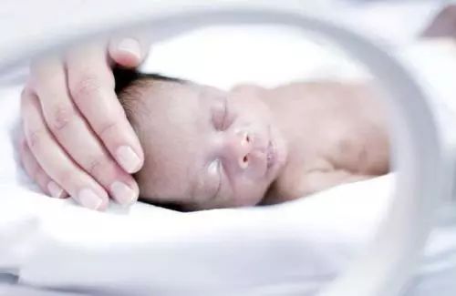 早产儿为什么要放保温箱？保温箱有哪些作用？