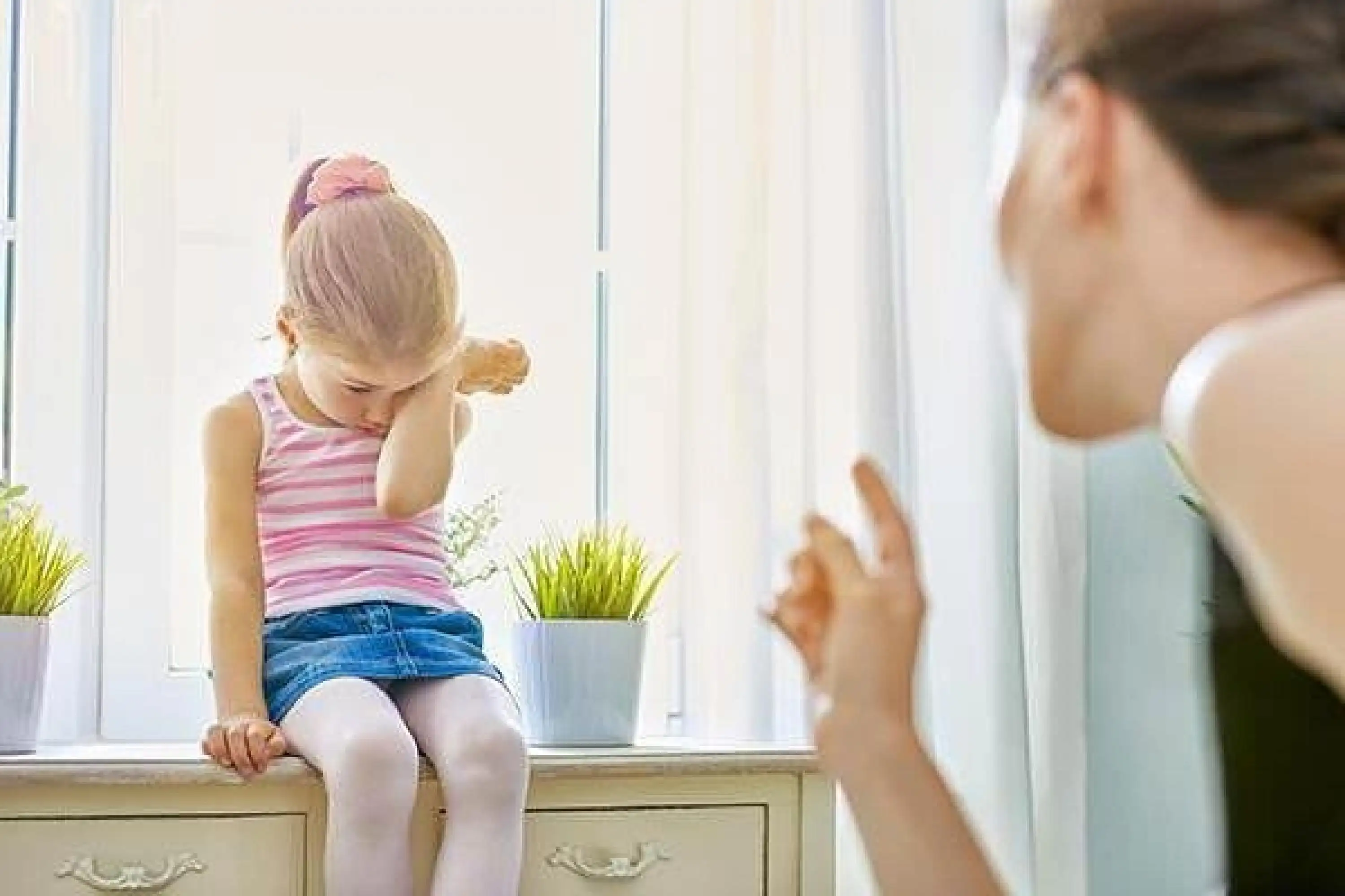 孩子将涂料弄满街妈妈带其刷到凌晨:自己干的事自己收拾-罗艳萍-爱问