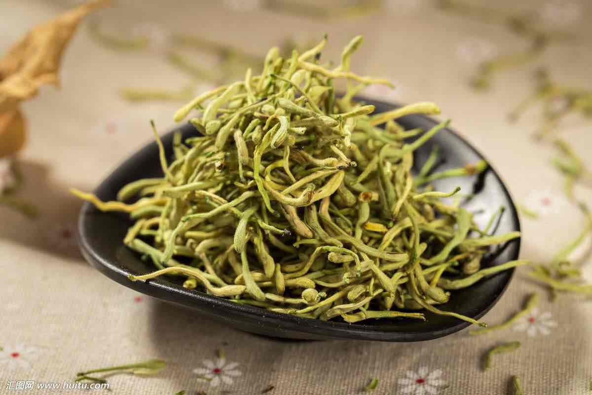 关于金银花还有另外一个典故:诸葛亮在七擒孟获的过程中,大将士水土不