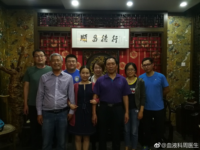 与钱学慧合影.jpg