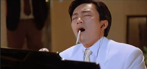 吃完以后,胃里整个都是火辣辣的,但是他们抽着烟嚼着槟榔很嗨的样子