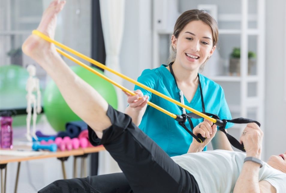 股骨头坏死患者的拉筋运动,需要注意什么?