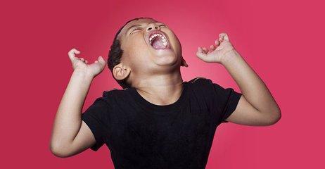 孩子大喊大叫让你没面子,试试这两招