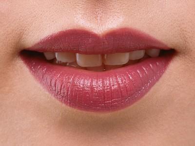嘴唇内外的颜色有异挂什么科？