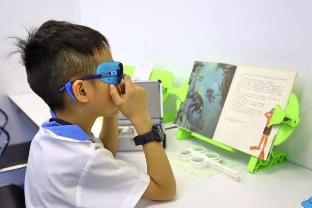 弱视孩子在12岁之前被发现,可以治好!那没被发现的孩子会怎样