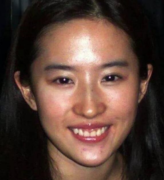 她超越黎姿阿娇成为香港最抗老女星!比20年前少女是什么操作?