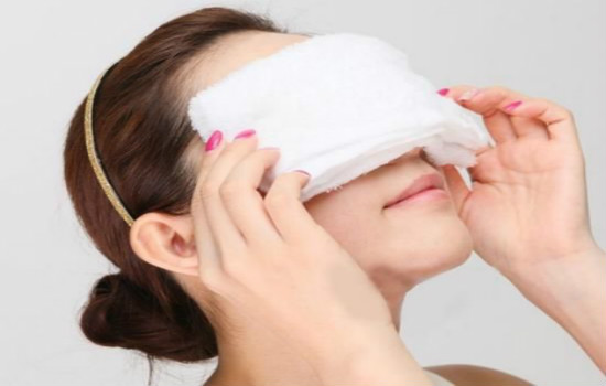 减轻疼痛和水肿,还会交待患者有条件时对手术眼进行局部冰敷,即用冰袋