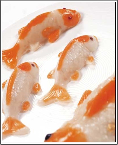 正月里来吃年糕一年更比一年高