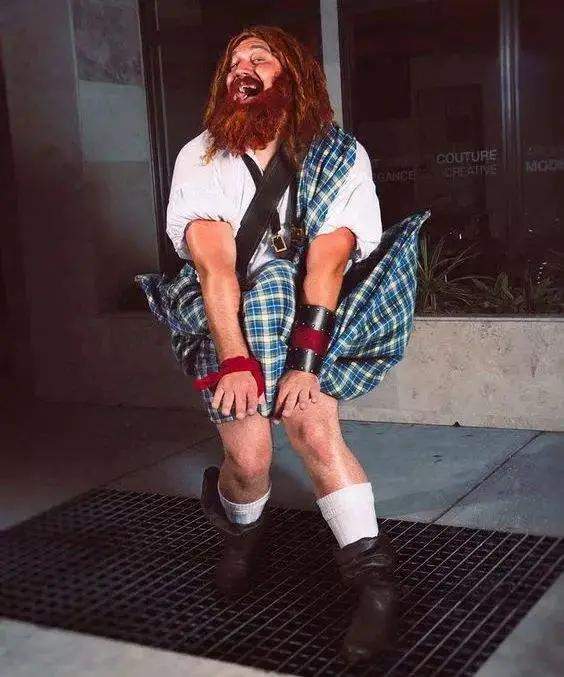 当然了,男生穿裙子的好处,又不仅仅只有保护私处的凉爽这个好处.