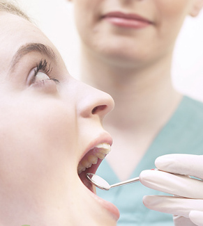 女人口臭的治疗方法_女人口臭的原因与治疗方法