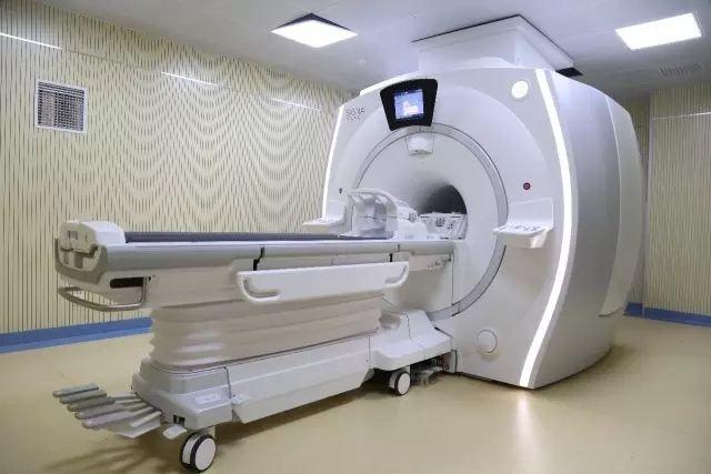 pet/ct扫描是指在一个检查项目当中使用一台机器组合两种不同类型的