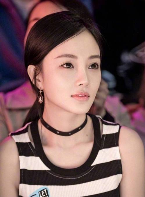 李小璐又美回来了看你还需不需要做双眼皮