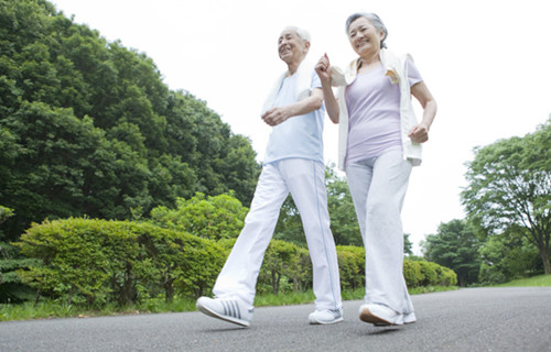 老年人冬季晨练小常识