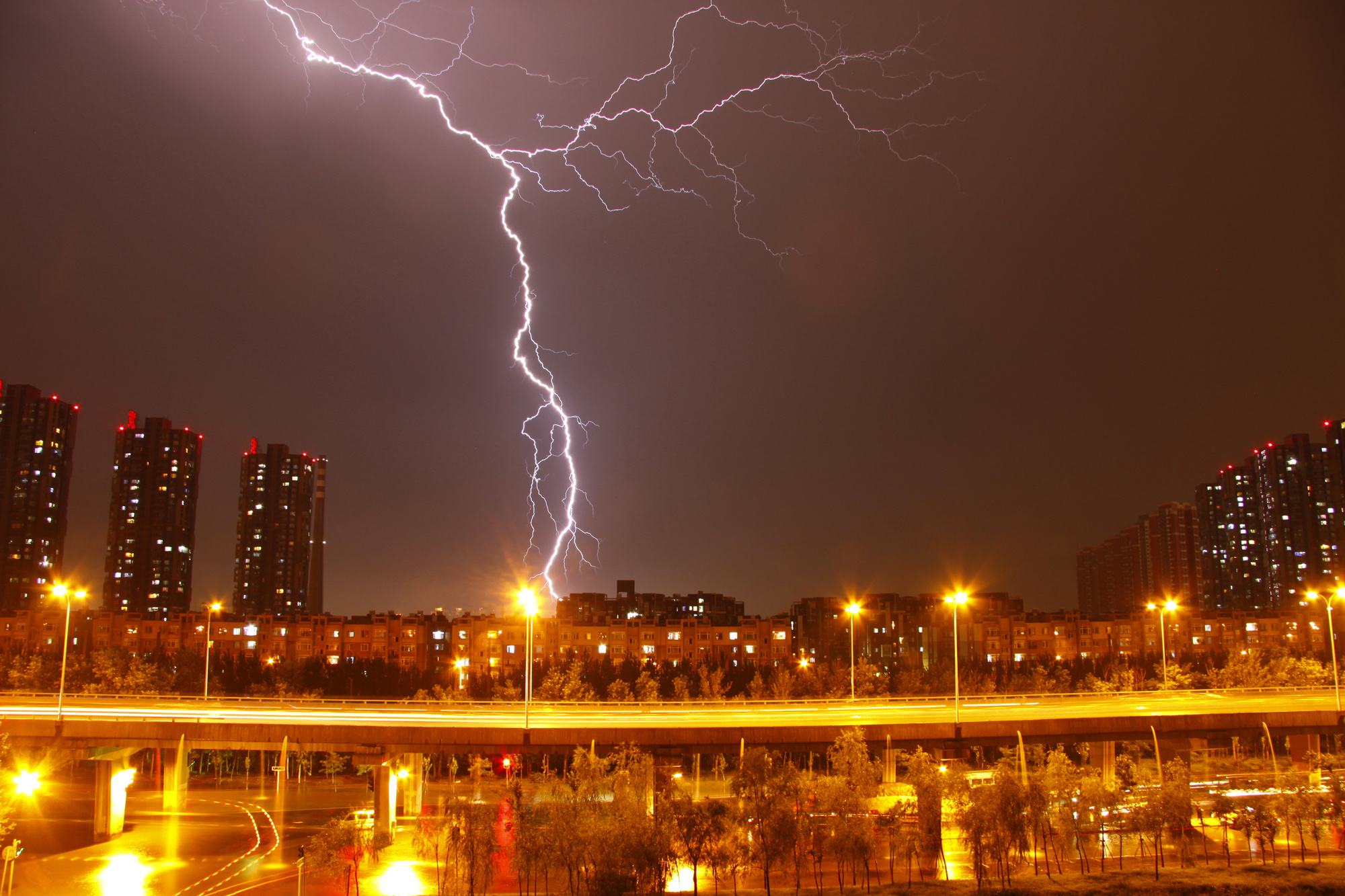 遇到雷电击怎么办
