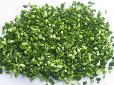 葱的药用价值和生姜类似.发汗,祛痰,利尿的作用. 4.2 喝粥